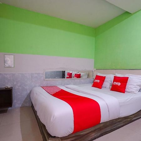 Oyo 1495 Hotel Lendosis Palembang Esterno foto