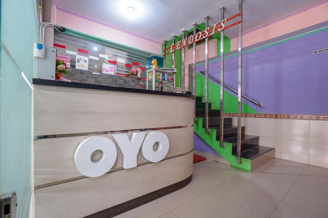 Oyo 1495 Hotel Lendosis Palembang Esterno foto