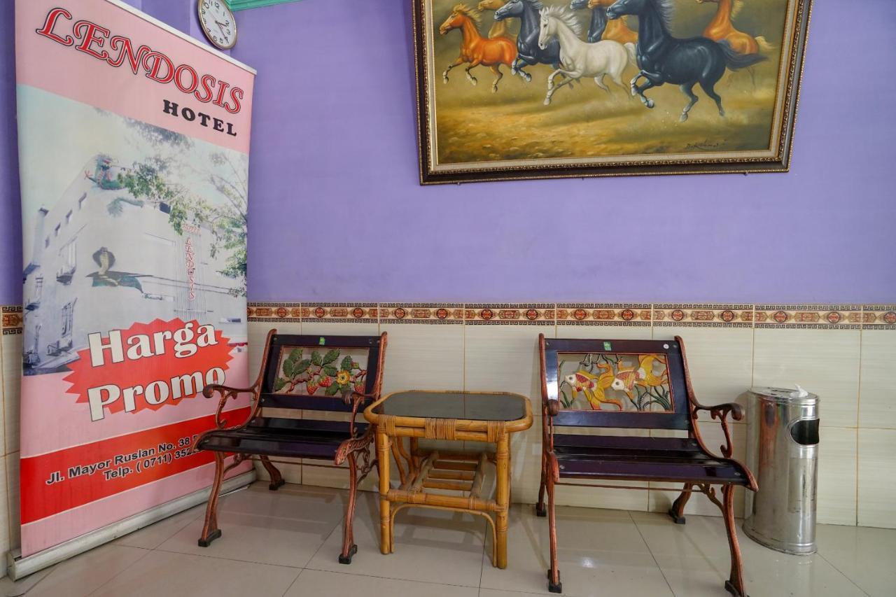 Oyo 1495 Hotel Lendosis Palembang Esterno foto